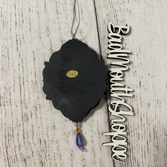 Michael's Halloween Resin Skull Skeleton Cameo Ornament - Picture 4 of 4